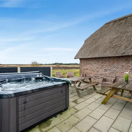 Beautiful Pool House With Outdoor Spa, Built In 2022 Tatil Evi