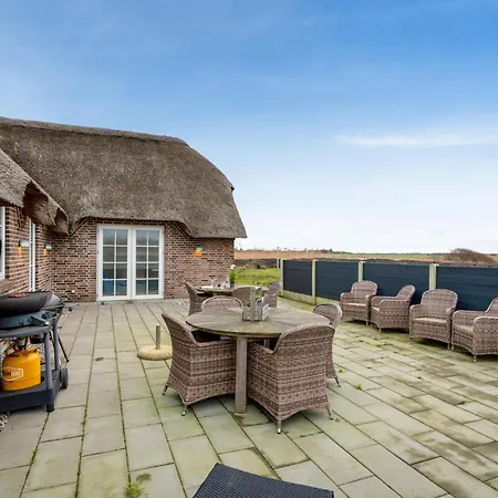 Tatil Evi Beautiful Pool House With Outdoor Spa, Built In 2022 *