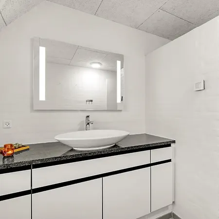 Beautiful Pool House With Outdoor Spa, Built In 2022