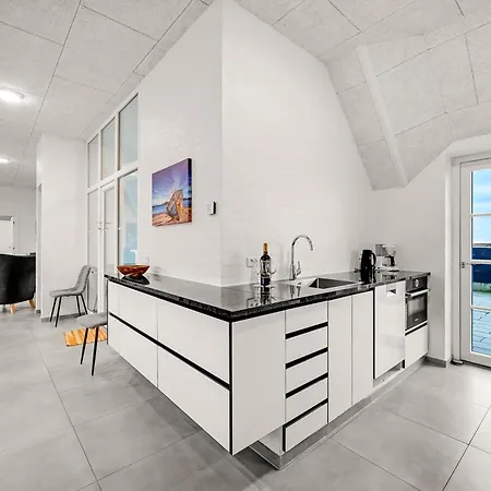 Beautiful Pool House With Outdoor Spa, Built In 2022 *